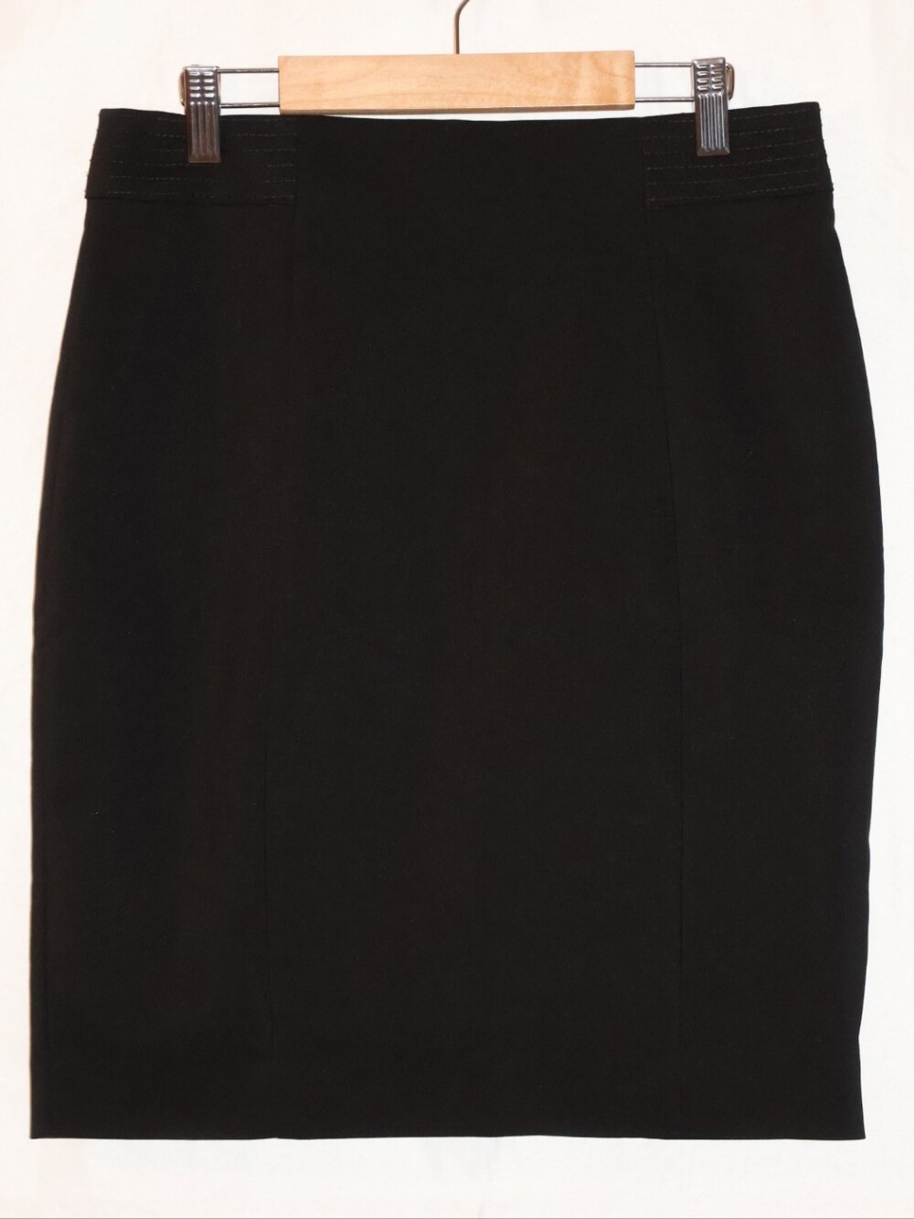 H&M Black Lined Stretch Pencil Skirt.